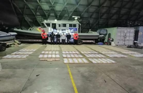 Armada de Colombia incauta embarcación cargada con clorhidrato de cocaína en Valle del Cauca