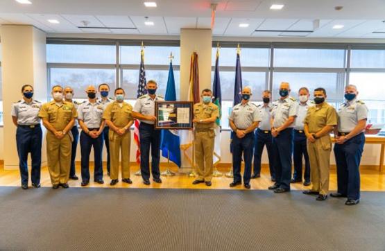  Guardacostas de Estados Unidos reconocen la labor de la Armada de Colombia