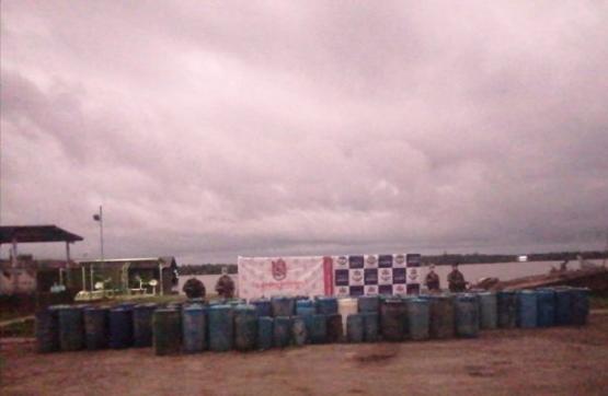  Armada de Colombia incautados más de 3.400 galones de combustible de contrabando en Cauca
