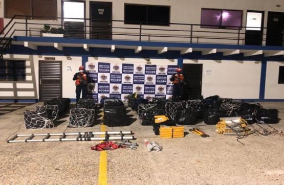 Armada de Colombia incauta 1.2 toneladas de clorhidrato de cocaína en el mar cerca a la isla de Tierra Bomba