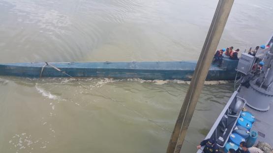 Fuerzas Militares y Fiscalía incautan semisumergible cargado con cocaína en el río Micay