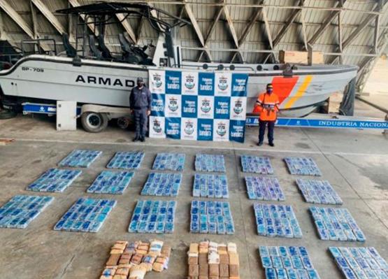 Armada Nacional intercepta 2 embarcaciones con un cargamento avaluado en 49 mil millones de pesos