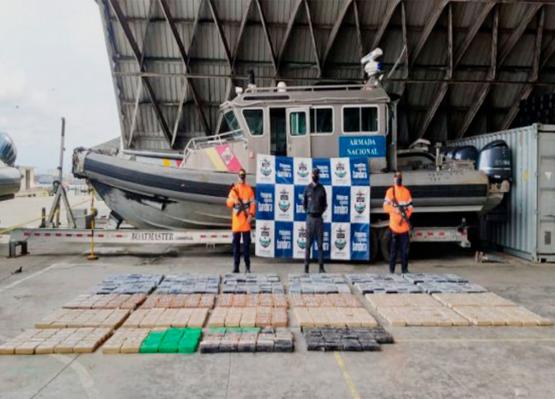 Armada de Colombia incauta semisumergible cargado con clorhidrato de cocaína en el Valle del Cauca