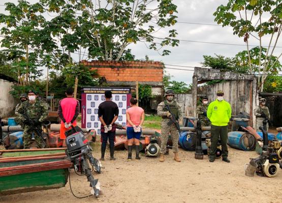 Armada de Colombia continúa ofensiva contra minería ilegal en la amazonía colombiana