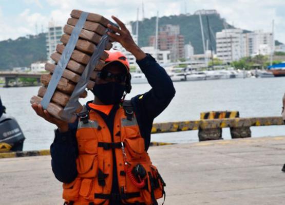 Fuerza pública incauta cargamento de cocaína en aguas cercanas a la costa de Cartagena
