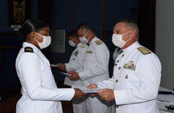 Profesionales se escalafonaron como Tenientes de Corbeta de la Armada de Colombia