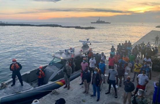 En un Buque de la Armada de Colombia fueron transportados 45 pescadores jamaiquinos, expulsados del País