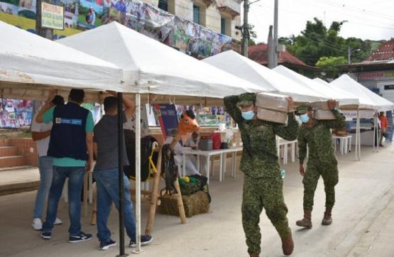 Armada de Colombia apoya mercado campesino en Ovejas, Sucre, beneficiando habitantes de 6 municipios