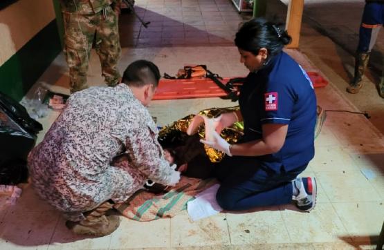 Armada de Colombia brinda asistencia médica a hombre en Córdoba 
