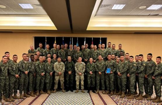 Cadetes de Infantería de Marina de la Armada de Colombia de entrenaron en la base de Fort Moore del Ejército de los Estados Unidos