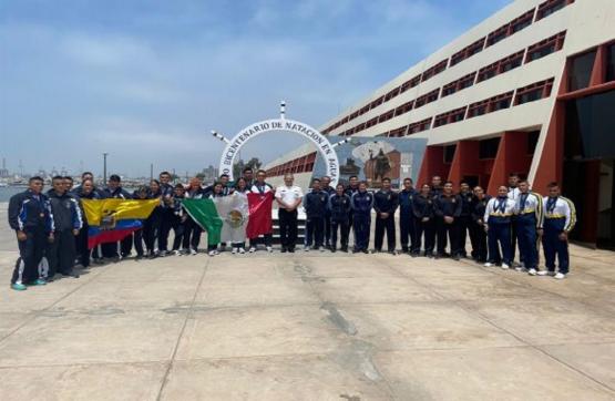 Sobresaliente participación de la Escuela Naval de Cadetes en campeonato de natación en Perú