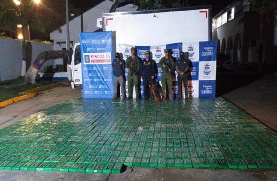  Armada de Colombia incauta 1.2 toneladas de cocaína en Cartagena