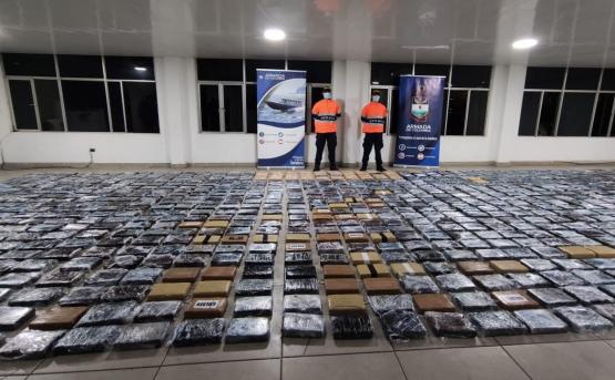  Armada de Colombia incauta cocaína avaluada en más de 43 millones de dólares en un contenedor
