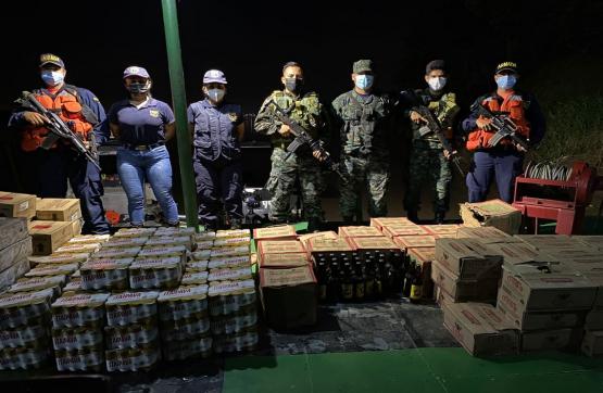 Autoridades incautan mercancía de contrabando avaluada en más de 35 millones de pesos sobre el río Amazonas