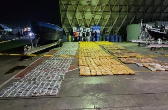Armada de Colombia interceptada lancha cargada con 2.8 toneladas de marihuana en Buenaventura