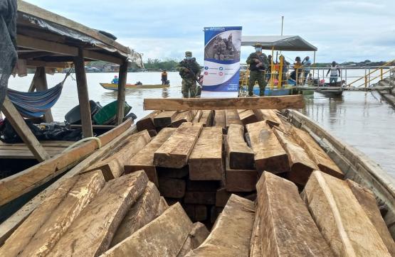 Armada de Colombia mantiene ofensiva contra la ilegalidad en el río Atrato, Chocó 