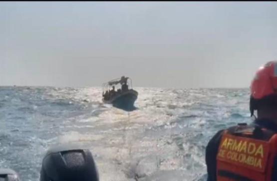 Armada de Colombia rescata 15 personas en emergencia en Cartagena