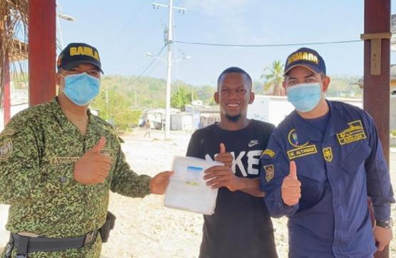 Armada de Colombia entrega 50 mil tapabocas a pobladores de la zona insular de Cartagena