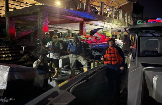 Luego de 12 horas a la deriva, fueron rescatadas cuatro personas en aguas del pacífico sur