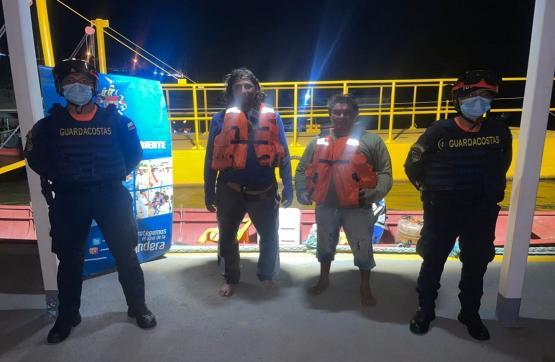 Armada de Colombia rescata dos pescadores en el río Orinoco