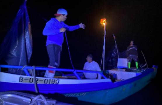 Rescatados tres extranjeros después de cinco días a la deriva en el Pacífico colombiano 