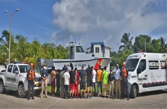 Armada de Colombia salvaguarda la vida de 17 migrantes en Isla de San Andrés 
