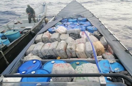 Armada de Colombia y autoridades de Panamá incautan tres toneladas de clorhidrato de cocaína