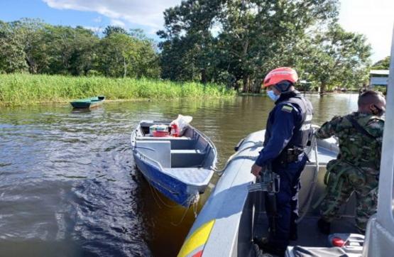 Armada de Colombia y autoridades de Perú golpean bandas delincuenciales dedicadas al narcotráfico en la triple frontera