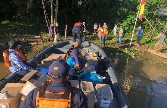 Armada de Colombia continúa su compromiso con la ayuda humanitaria a la población en la amazonía