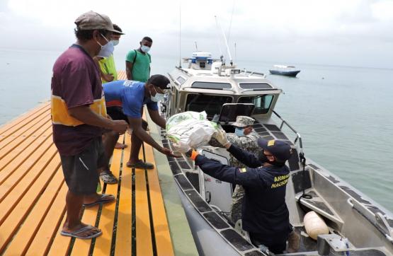 Armada Nacional continúa apoyando entregas de ayudas humanitarias en la zona insular de Cartagena