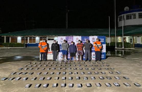 Armada de Colombia y autoridades de Panamá incautan cargamento de clorhidrato de cocaína 