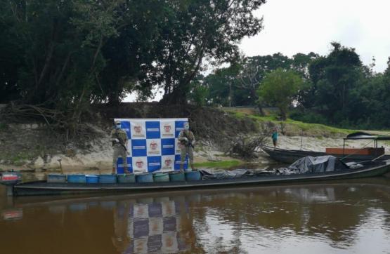 Armada de Colombia incauta más de 13.000 galones de combustible ilegal en Inírida