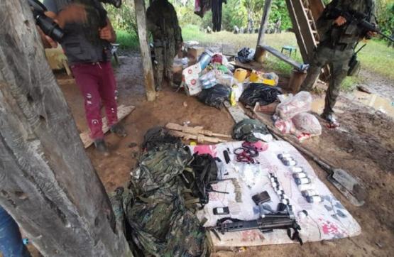 Fuerzas Militares neutralizan campamento del GAO residual Comando de Frontera, en zona rural de Ecuador