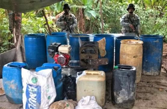 Armada de Colombia destruye laboratorios para el procesamiento de alcaloides en el Pacífico