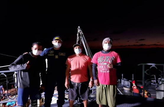 Armada de Colombia rescata dos náufragos dominicanos en aguas de Providencia