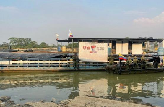 Armada de Colombia y Ejército incautaron más de 2.500 galones de combustible en el río Caguán