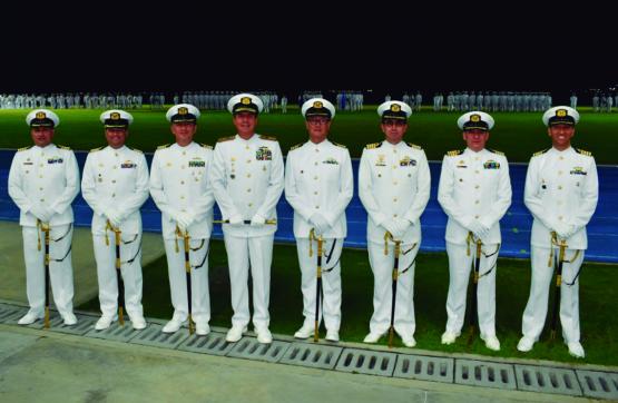 cogfm-Armada de Colombia realiza reconocimiento a oficiales superiores que pasan a uso de buen retiro 