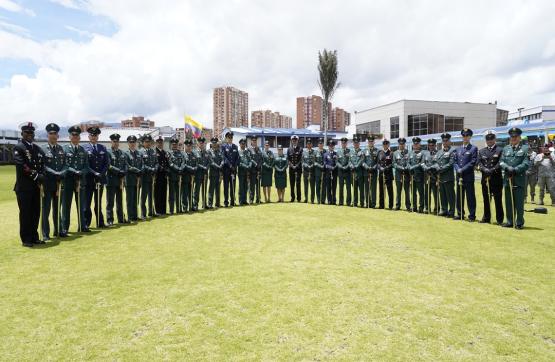 Hombres y mujeres de las Fuerzas Militares alcanzan el máximo grado de la suboficialidad