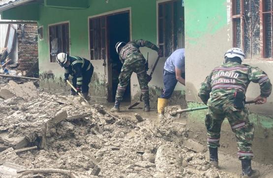 Soldados de la Brigada 13 continúan apoyando a los habitantes de Quetame, Cundinamarca
