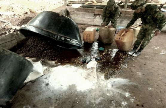 Fuerzas Militares desmantelan laboratorio para el procesamiento de pasta base de coca en Tumaco, Nariño