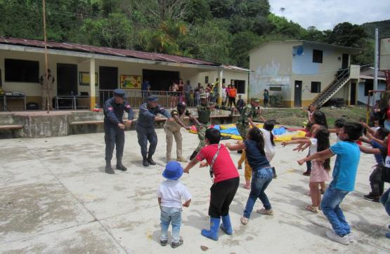 Desminadores del Ejército Nacional realizaron jornada de apoyo al desarrollo en Marquetalia, Tolima