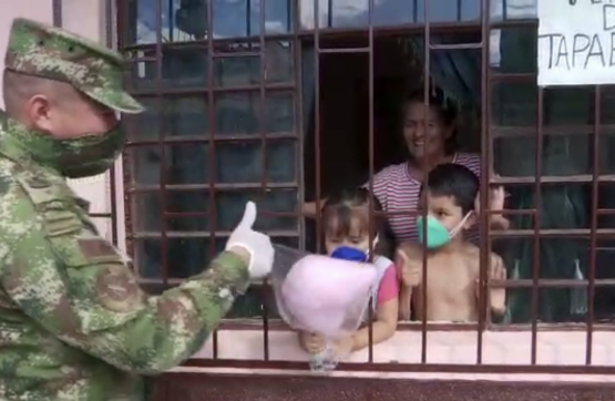 Soldados del Ejército Nacional llevaron felicidad a familias en Medellín