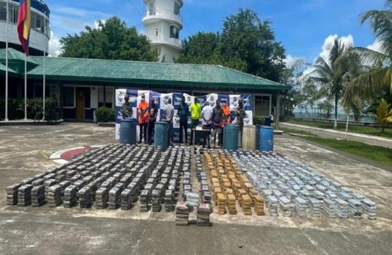 Lancha interceptada con 1,8 toneladas de cocaína en aguas del Golfo de Urabá