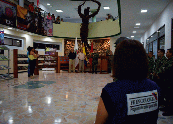 Ejército Nacional entrega colección bibliográfica a Universidad de la Amazonía