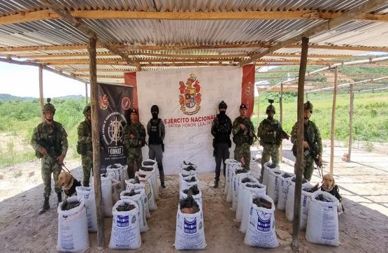 Ejército evita acción terrorista al destruir cerca de dos toneladas de explosivos