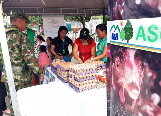 Ejército Nacional apoya primera Rueda de Negocios de cultivadores regionales en Norte de Santander