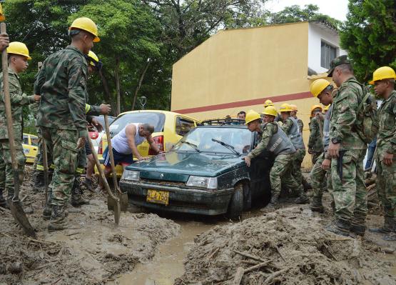 Ingenieros Militares atendieron emergencia por desbordamiento del Río Frío en Floridablanca