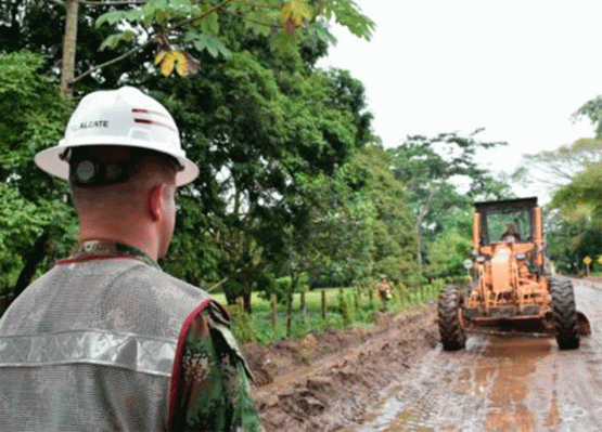 Ingenieros Militares realizan mantenimiento en la vía Puerto Rico - San Vicente del Caguán