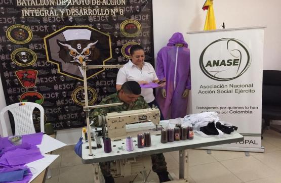 Ejército Nacional confecciona tapabocas y trajes quirúrgicos: la mejor arma de prevención
