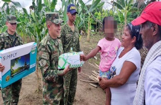 El Ejército Nacional y la Armada de Colombia, cumplieron el sueño de una niña, en el Chocó